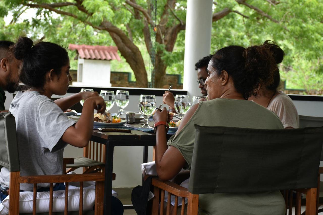 Funky Leopard Safari Lodge Bordering Yala National Park Kataragama Extérieur photo